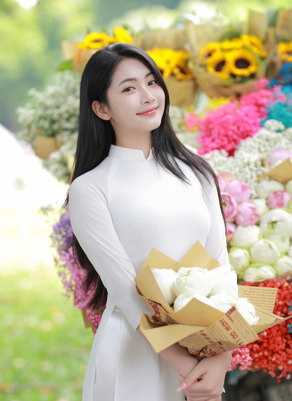 Người đẹp dân tộc Tày khoe dáng thướt tha trong tà áo dài trắng - 2 Người đẹp dân tộc Tày khoe dáng thướt tha trong tà áo dài trắng - 2