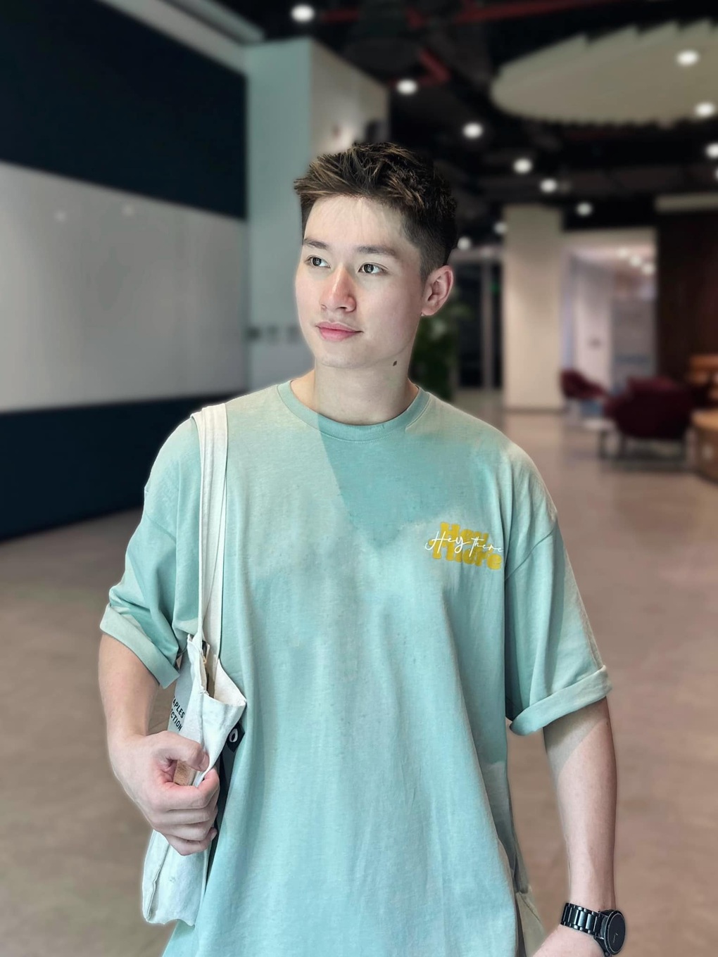 Chàng trai màu tím được trao nhầm hoa kết đôi vì quá... đẹp trai - 8 Chàng trai màu tím được trao nhầm hoa kết đôi vì quá... đẹp trai - 8