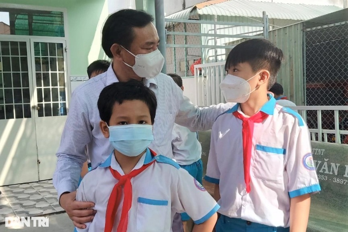 Phó Chủ tịch Bạc Liêu: Đảm bảo sức khỏe học sinh, giáo viên là trên hết - 5 Phó Chủ tịch Bạc Liêu: Đảm bảo sức khỏe học sinh, giáo viên là trên hết - 5