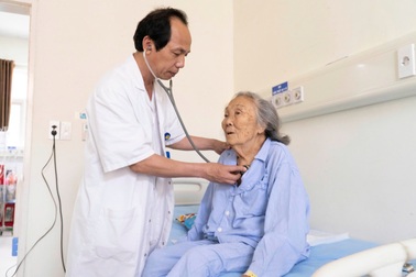 Phẫu thuật tim hở phức tạp cho 2 nữ bệnh nhân cao tuổi