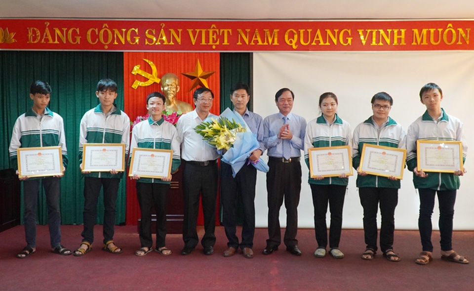 Học sinh trường chuyên tại Quảng Bình tham dự Olympic Vật lý châu Âu 2020 - 1 Học sinh trường chuyên tại Quảng Bình tham dự Olympic Vật lý châu Âu 2020 - 1