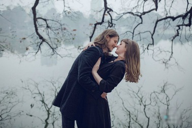 Bộ ảnh tình yêu đầy lãng mạn của cặp đôi nước ngoài chụp tại Hà Nội