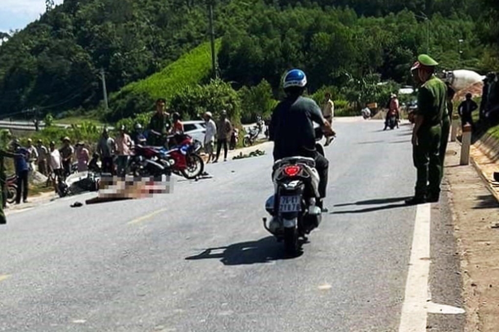 Va chạm với xe máy của thiếu niên 16 tuổi, 2 người tử vong - 1 Va chạm với xe máy của thiếu niên 16 tuổi, 2 người tử vong - 1