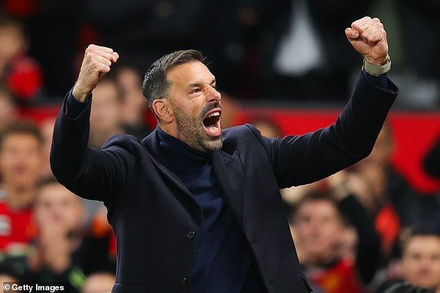 ករណីរបស់គ្រូបង្វឹក Ruben Amorim ស្រាប់តែផ្លាស់ប្តូរ Man Utd ប្រហែលជាមិនញញឹមប្រសិនបើពួកគេចំណាយលុយ - 2 Vụ HLV Ruben Amorim bất ngờ có biến, Man Utd chi tiền chưa chắc đã cười - 2