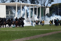 Biểu tình bạo loạn tại Brazil, nhiều tòa nhà chính phủ bị đập phá