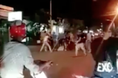 Một thanh niên bị nhóm côn đồ đánh, chém dã man trên phố