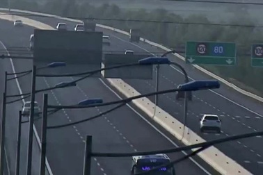 Tai nạn bất ngờ khi dừng xe trên cao tốc