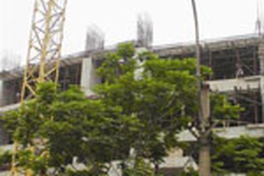 Bị đình chỉ, khách sạn 13 tầng vẫn tiếp tục xây