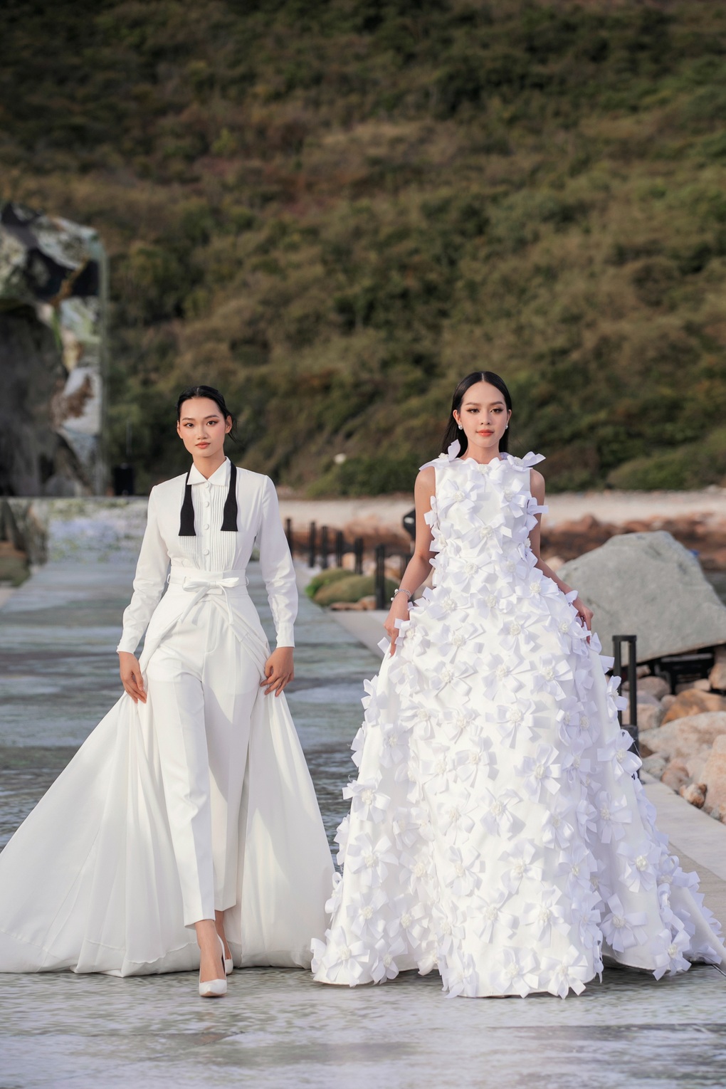 Hoa hậu Tiểu Vy làm vedette trong show diễn của nhà thiết kế Hà Thanh Việt - 1 Hoa hậu Tiểu Vy làm vedette trong show diễn của nhà thiết kế Hà Thanh Việt - 1