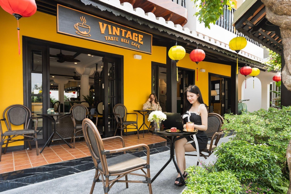 Vintage Taste Deli Cafe Hoi An: Nơi hoài niệm và hiện đại hòa quyện - 1 Vintage Taste Deli Cafe Hoi An: Nơi hoài niệm và hiện đại hòa quyện - 1