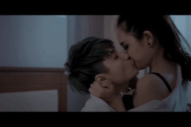 Nụ hôn ướt át của những sao Việt công khai yêu đồng giới