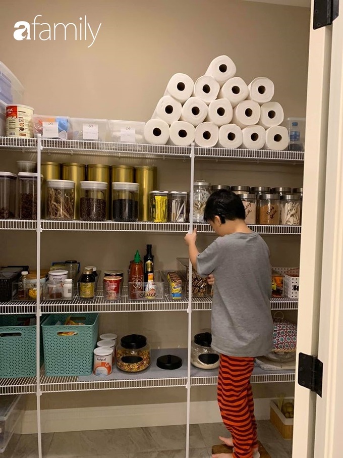 Mẹ Việt ở Canada khoe ngôi nhà đẹp như trong phim, thích nhất là căn bếp vừa đứng nấu cơm vừa ngắm trời mây cây cối - Ảnh 11.