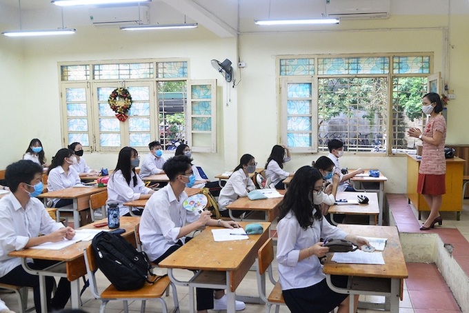 Do dịch Covid-19 đã được kiểm soát, nên nhiều tỉnh, thành phố quyết định cho học sinh tới trường học tập.