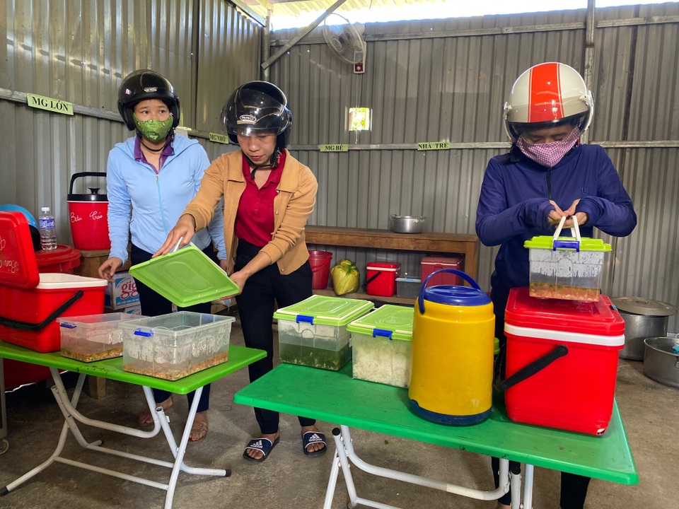Hành trình nhiều nước mắt về bữa cơm bán trú của trẻ bản Kè, Cáo và Chuối - 1 Hành trình nhiều nước mắt về bữa cơm bán trú của trẻ bản Kè, Cáo và Chuối - 1