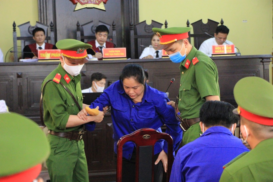 Xét xử vụ gian lận thi cử ở Sơn La: Cựu Giám đốc sở GD-ĐT xin vắng mặt - 13 Xét xử vụ gian lận thi cử ở Sơn La: Cựu Giám đốc sở GD-ĐT xin vắng mặt - 13