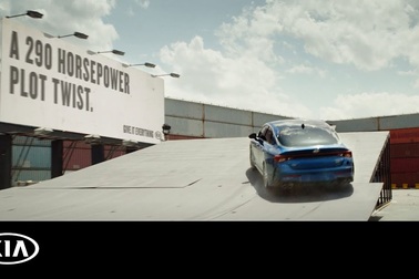 Mãn nhãn với cú nhảy xoay 360 độ của chiếc Kia K5