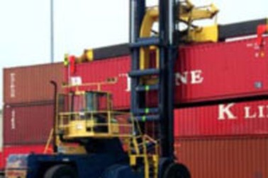 Xăng dầu tăng giá, nhiều ngành đội chi phí