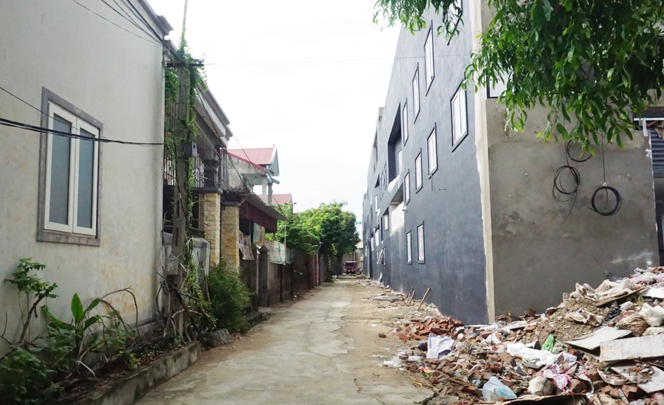 Nhà cửa nứt nẻ, người dân phẫn nộ tố chủ đầu tư dự án triệu đô thất hứa - 1 Nhà cửa nứt nẻ, người dân phẫn nộ tố chủ đầu tư dự án triệu đô thất hứa - 1