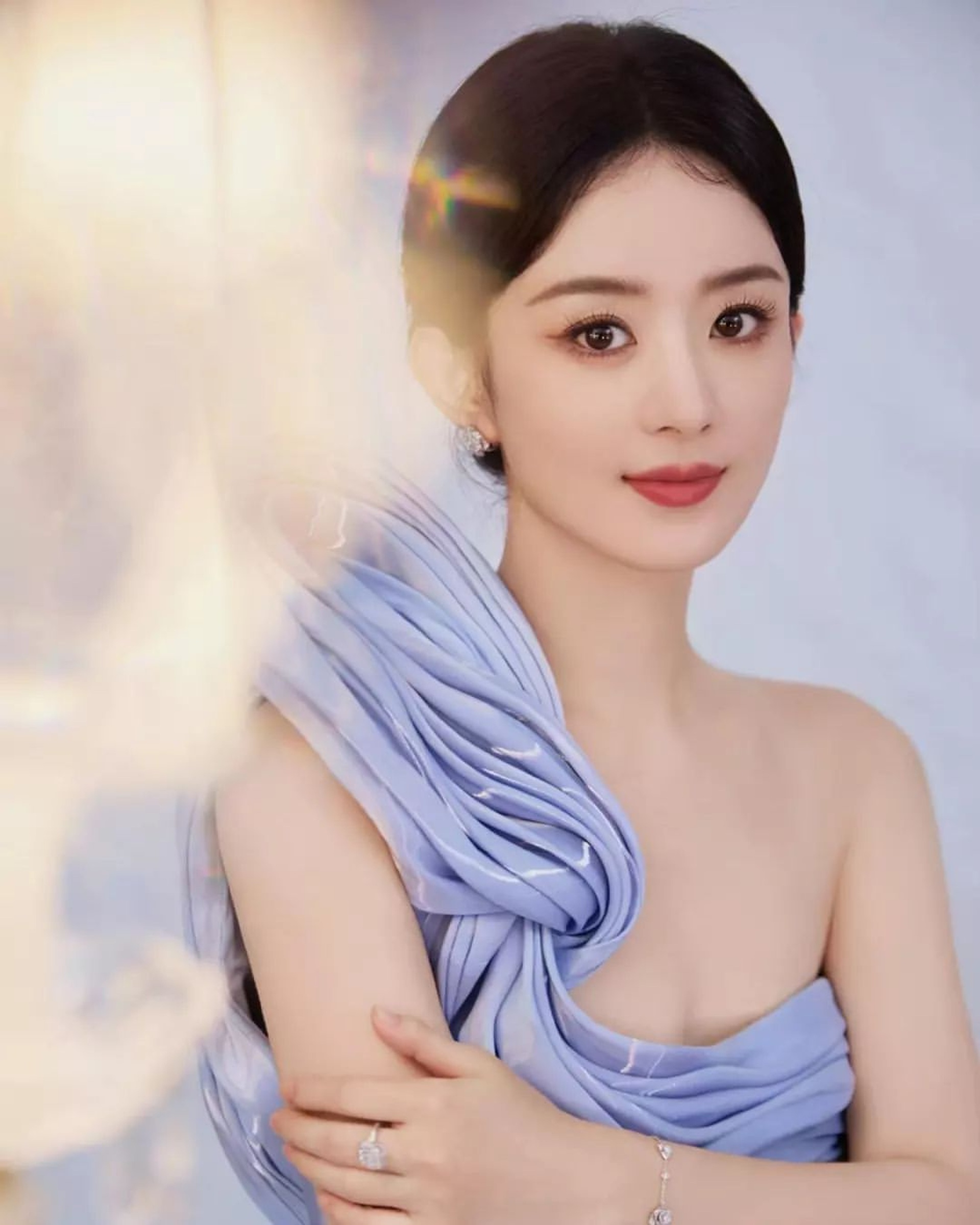 Triệu Lệ Dĩnh: Từ cô thôn nữ nghèo tới minh tinh có hàng chục nghìn tỷ đồng - 11 Triệu Lệ Dĩnh: Từ cô thôn nữ nghèo tới minh tinh có hàng chục nghìn tỷ đồng - 11