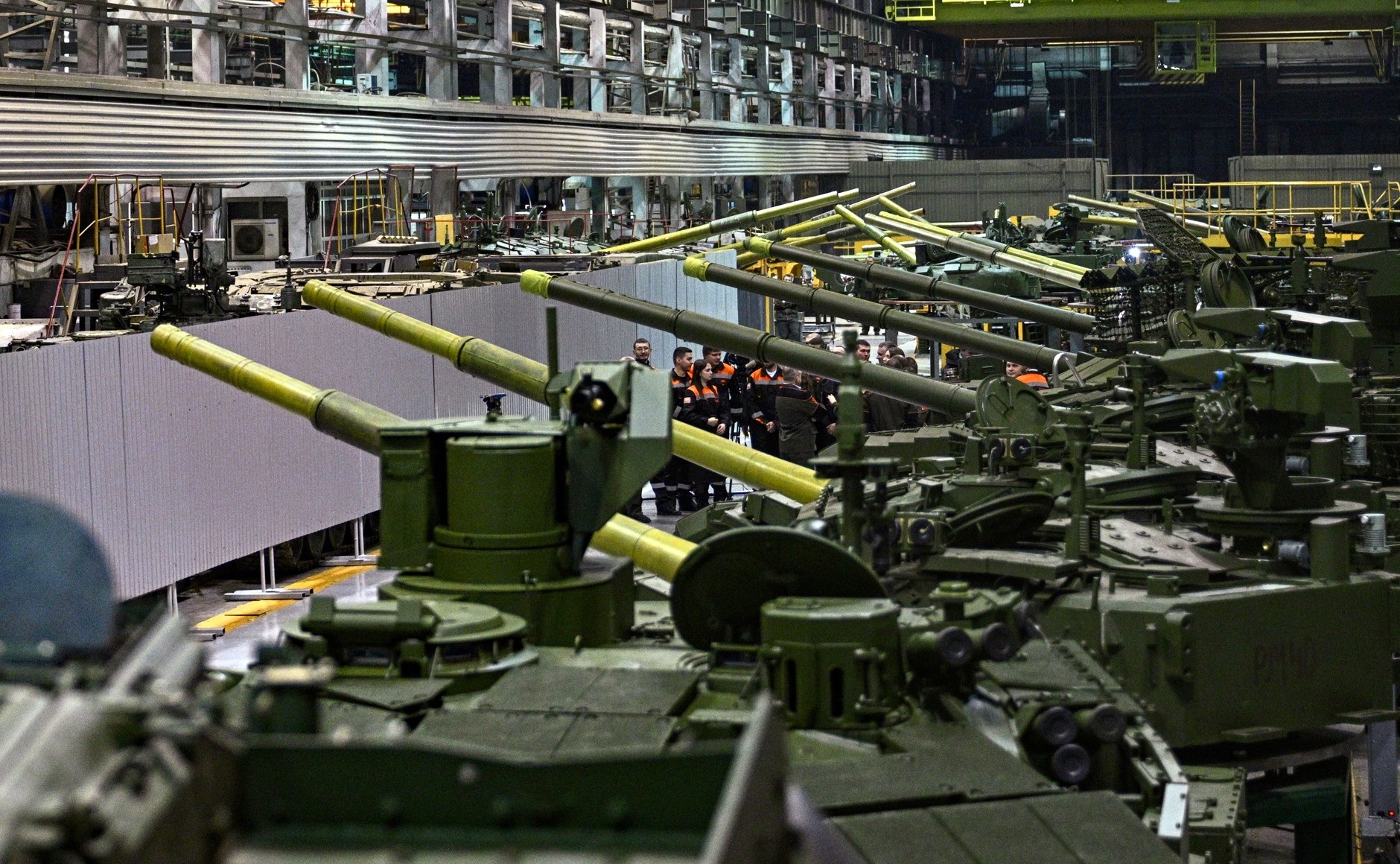 Nhà máy vũ khí Nga chạy ngày đêm, NATO chật vật chạy đuổi - 4 Nhà máy vũ khí Nga chạy ngày đêm, NATO chật vật chạy đuổi - 4
