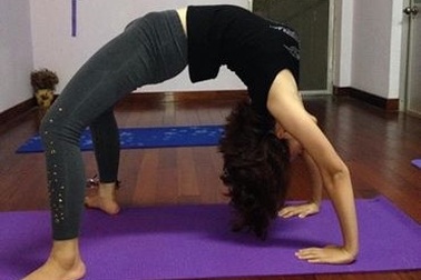 Tăng chấn thương vùng cổ, vai, lưng vì ham tập yoga