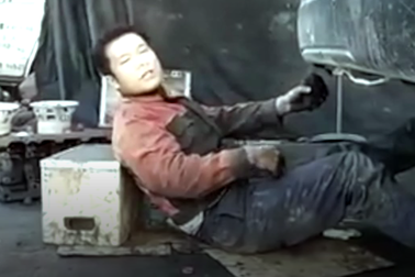 Trò đùa "vô đối" của thợ sửa ô tô