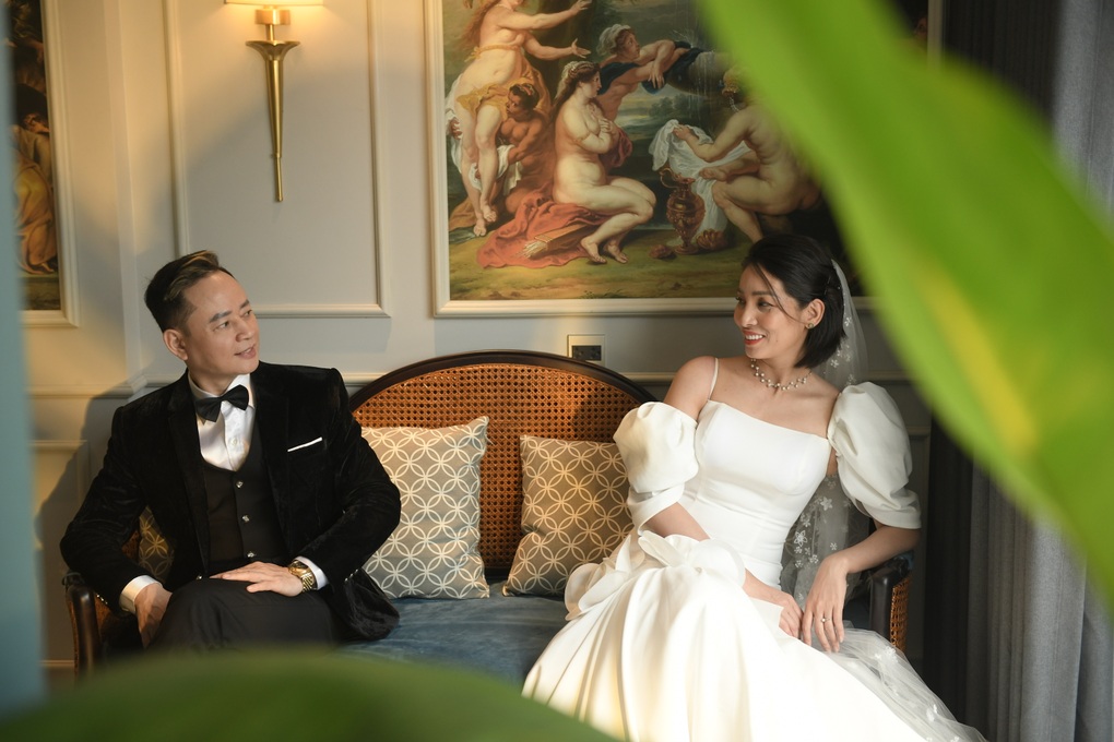 Ảnh cưới lãng mạn của Tùng Dương Người phán xử với vợ 4 kém 12 tuổi - 11 Ảnh cưới lãng mạn của Tùng Dương Người phán xử với vợ 4 kém 12 tuổi - 11