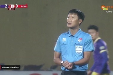 Văn Quyết lập công, Hà Nội FC thắng đậm TPHCM