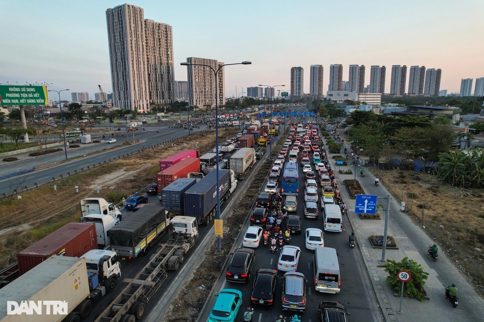 Cửa ngõ phía Đông TPHCM oằn mình chờ nút giao An Phú - 1 Cửa ngõ phía Đông TPHCM oằn mình chờ nút giao An Phú - 1