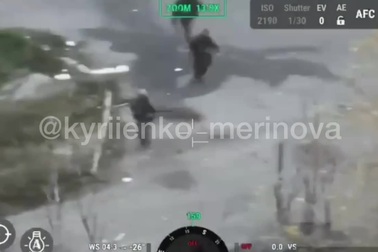 Lính Nga bắt sống binh sĩ Ukraine ở ngoại ô đông bắc Pokrovsk