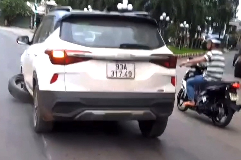 Nữ tài xế lái ô tô rụng bánh chạy gần 10km bị phạt 70 triệu đồng - 1 Nữ tài xế lái ô tô rụng bánh chạy gần 10km bị phạt 70 triệu đồng - 1
