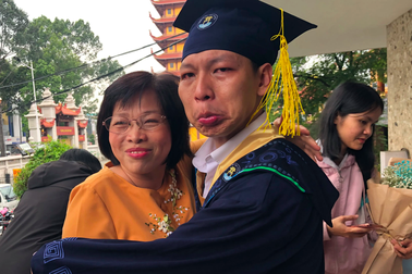 “Kỳ tích” của chàng trai khuyết tật não và tình yêu thương của những người thầy