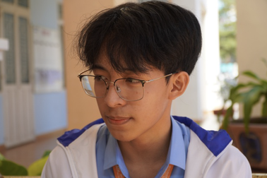 Chuyện chưa biết về cậu học trò chuyên Toán đoạt giải Nhất quốc gia môn Văn