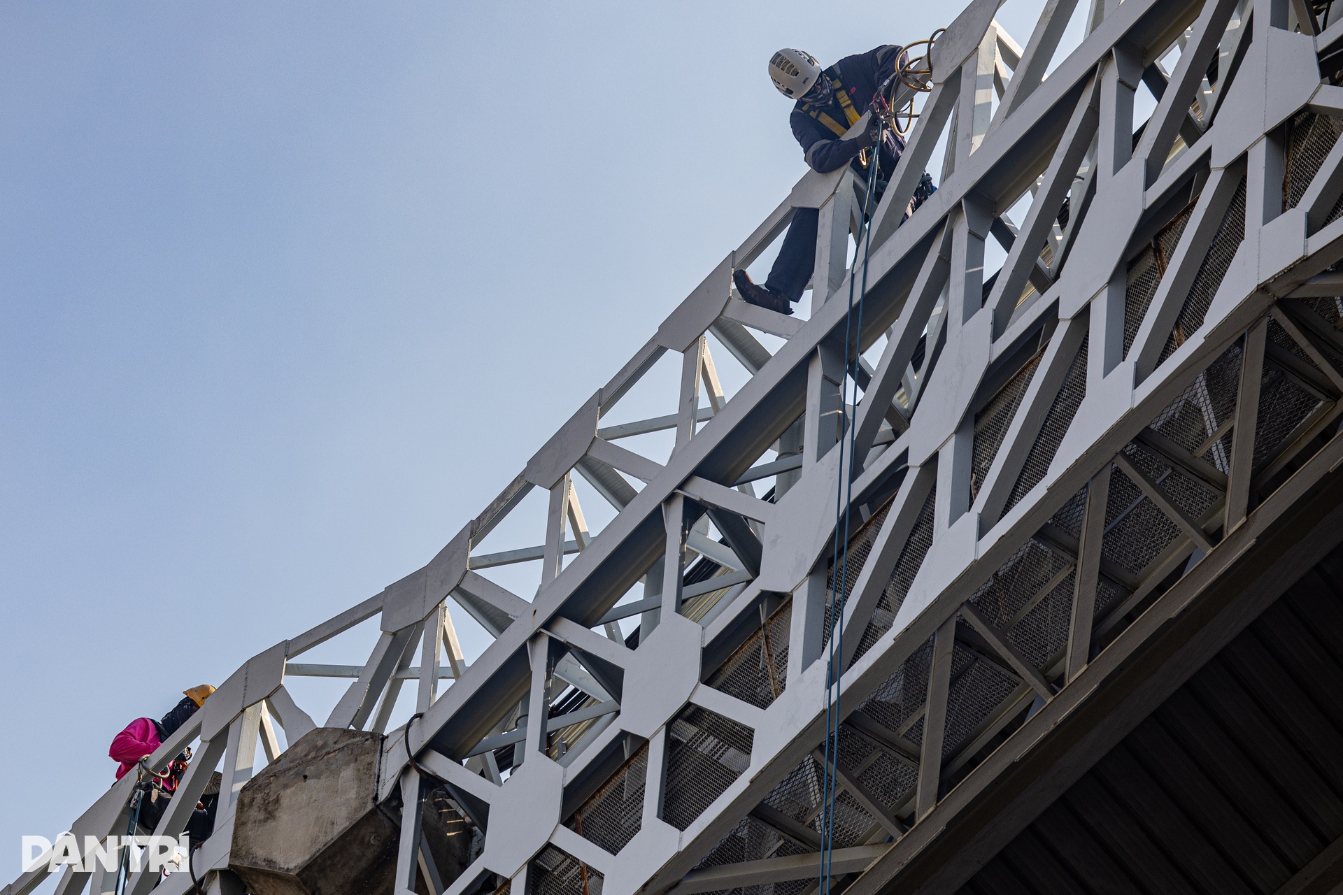 Công nhân Thái Lan căng mình làm việc trước giờ khai mạc SEA Games 33 - 8