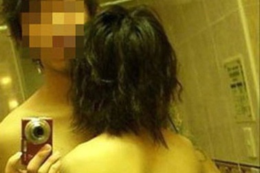 Yêu "hoàng tử" mạng, nữ sinh 14 tuổi bị ra giá "10 triệu đồng một ảnh nóng"