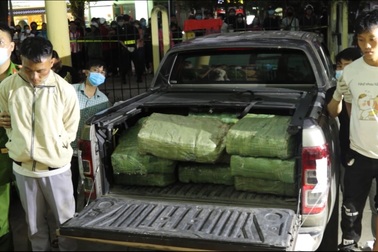 Dùng xe bán tải vận chuyển hơn 3 tạ ma túy đá