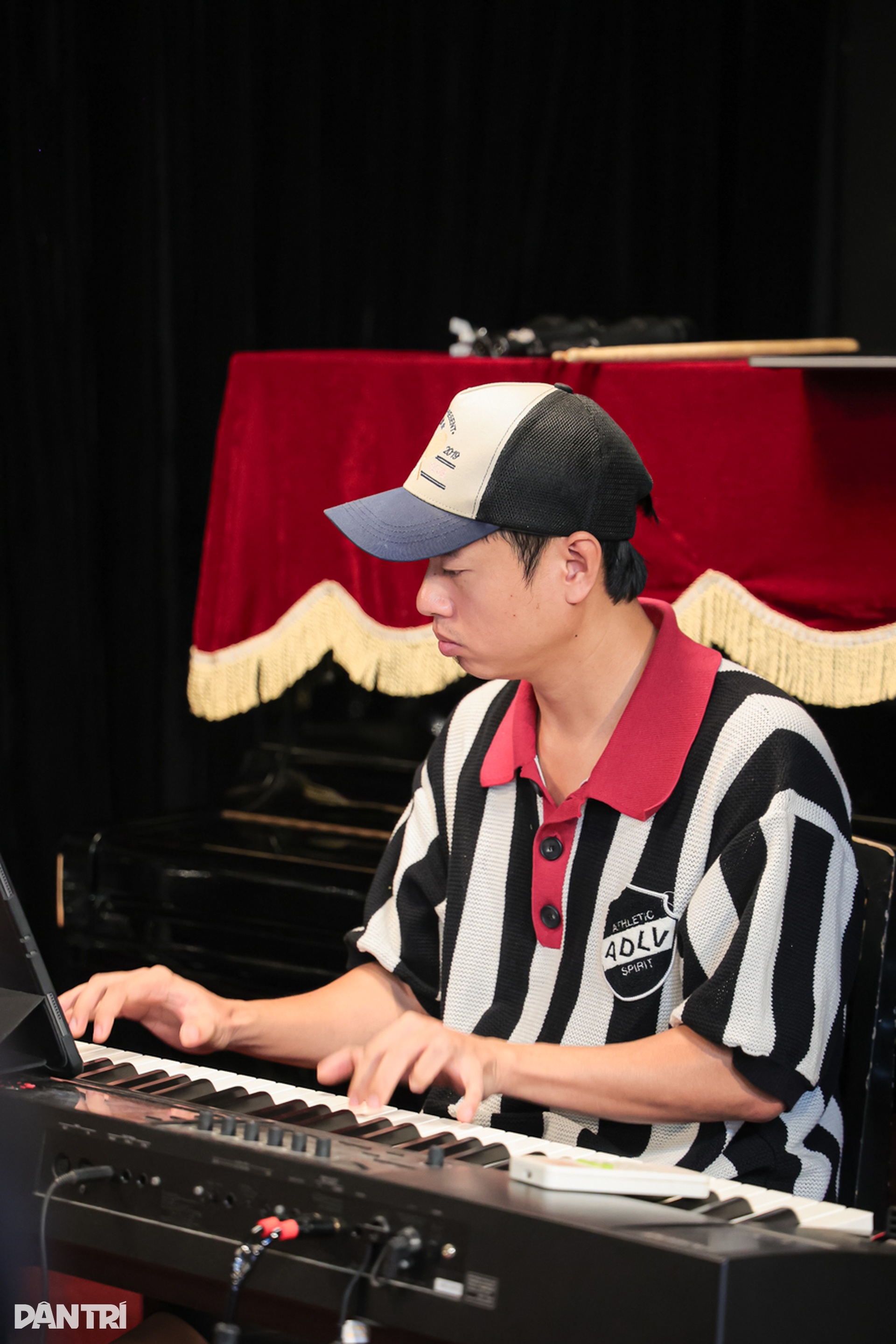 Concert Rực rỡ ngày mới: Đón chờ màn song ca Bùi Công Nam và Hương Tràm - 3 Concert Rực rỡ ngày mới: Đón chờ màn song ca Bùi Công Nam và Hương Tràm - 3