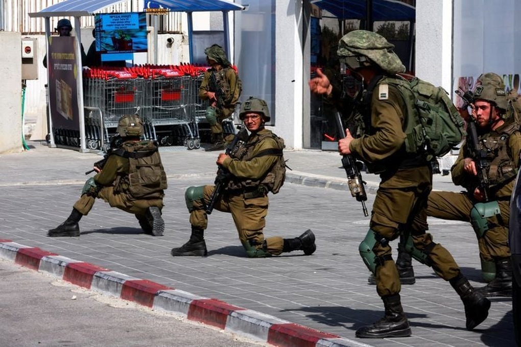 Hamas tuyên bố bắt giữ hàng loạt con tin Israel - 1 Hamas tuyên bố bắt giữ hàng loạt con tin Israel - 1