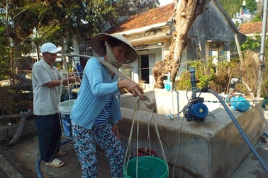 Dân đảo Nha Trang “khát” nước ngọt ngày cận Tết