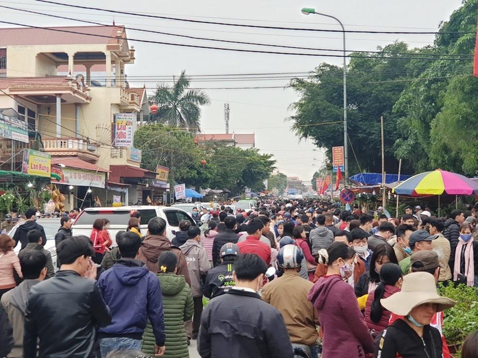 Chợ Viềng “ken đặc” người trước giờ khai hội - 3 Chợ Viềng “ken đặc” người trước giờ khai hội - 3