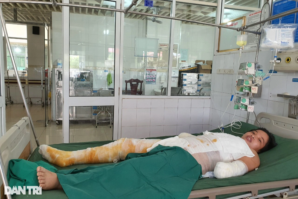 Người mẹ nuôi 3 con và chồng câm điếc đổ gục sau cú phóng điện kinh hoàng - 4 Người mẹ nuôi 3 con và chồng câm điếc đổ gục sau cú phóng điện kinh hoàng - 4