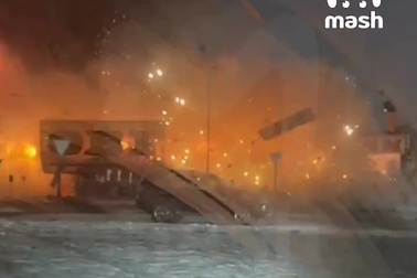 Trung tâm thương mại ở Moscow chìm trong biển lửa