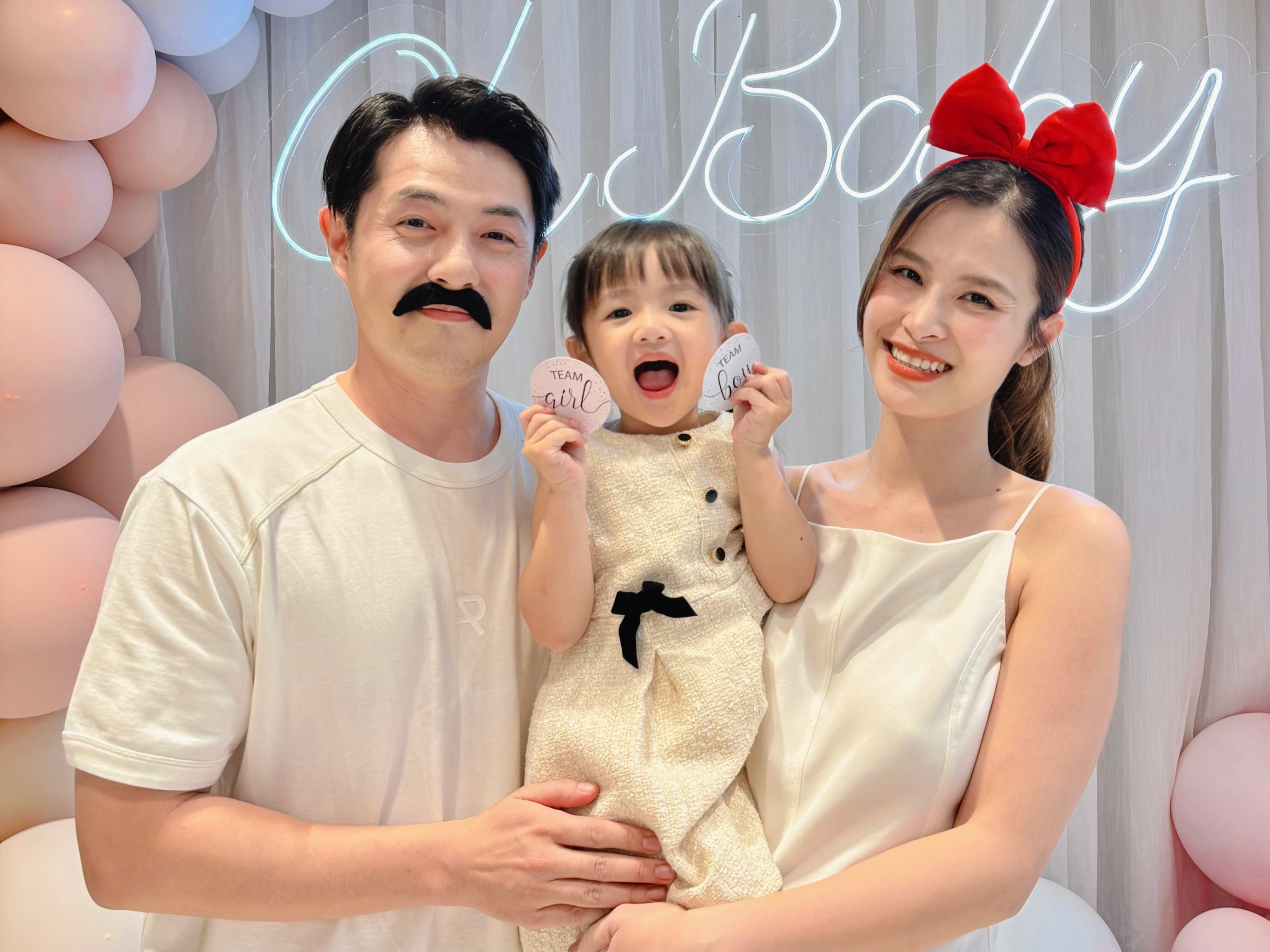 ດົງນີ່ສະແດງໃຫ້ເຫັນເພດຂອງລູກຄົນທີສອງ, ຕິກິລິຍາຂອງ Winnie ເຮັດໃຫ້ແຟນຕື່ນເຕັ້ນ - 1 Đông Nhi khoe giới tính con thứ 2, phản ứng bé Winnie khiến fan thích thú - 1