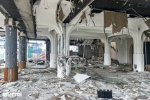 Cảnh tan hoang bên trong tòa nhà "Hàm cá mập"