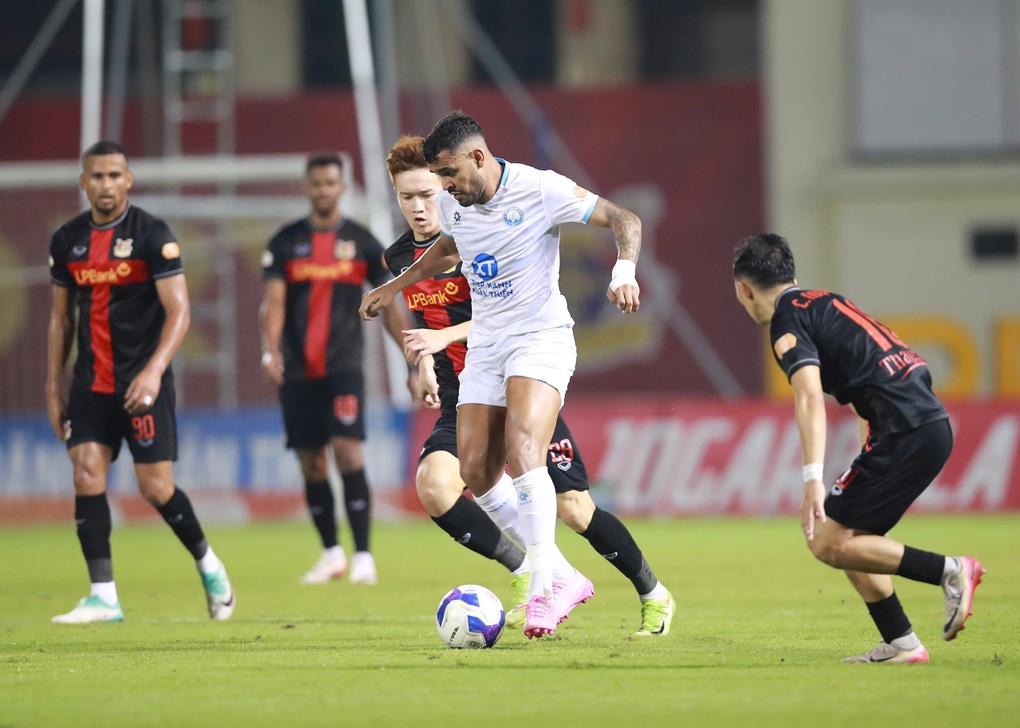Hoàng Đức toả sáng, CLB Ninh Bình đánh bại Nam Định ở V-League - 3 Hoàng Đức toả sáng, CLB Ninh Bình đánh bại Nam Định ở V-League - 3