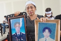 Ôm di ảnh chồng con tới tòa, người phụ nữ nức nở "sao lại giết chú?"