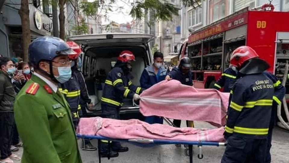 Cháy phòng trọ ở Hà Nội nghi do đốt vàng mã, 4 thanh niên tử vong - 1 Cháy phòng trọ ở Hà Nội nghi do đốt vàng mã, 4 thanh niên tử vong - 1