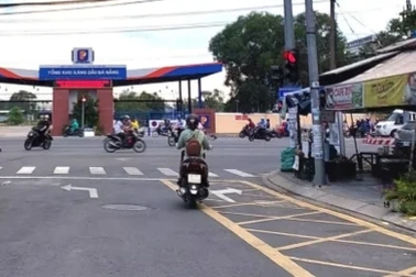 Vạch mắt võng ở làn rẽ phải, có đèn đỏ - được phép đi hay phải dừng lại?