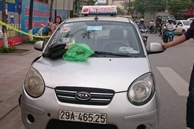 "Ôm" trái phép gần 9kg vàng sa khoáng từ Quảng Ninh về Hà Nội