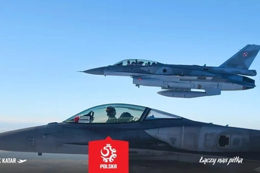 Đội tuyển Ba Lan được phi cơ chiến đấu hộ tống đến Qatar
